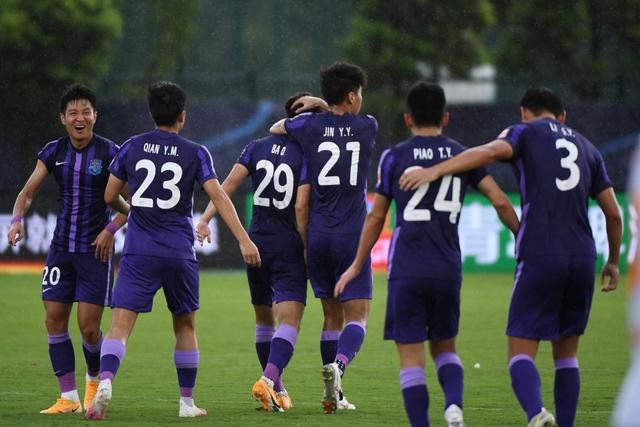 意甲-莱奥头顶脚踢梅开二度 AC米兰2-0莱切